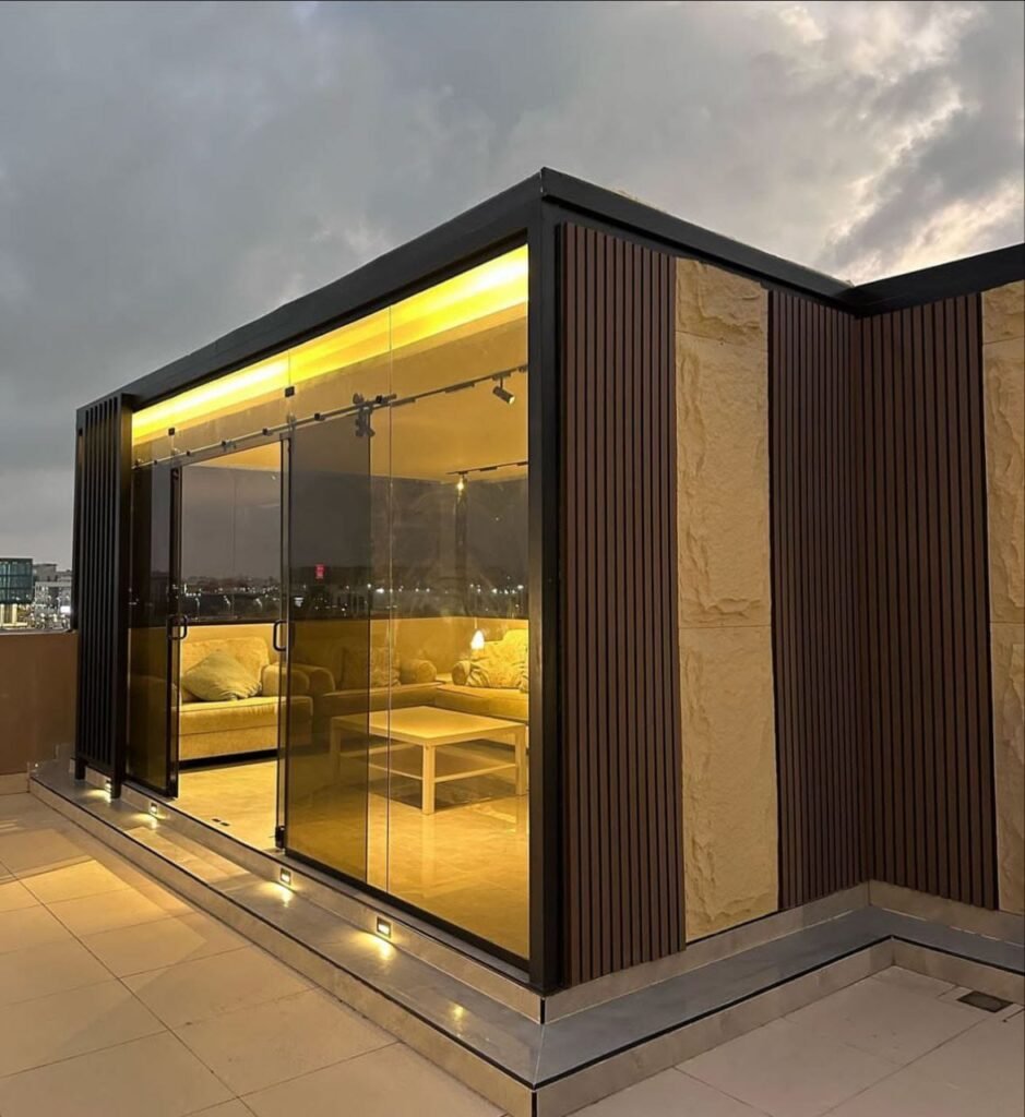 عمل مجلس زجاج في العين